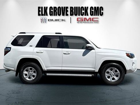 Used 2022 Toyota 4Runner SR5 Premium image 3