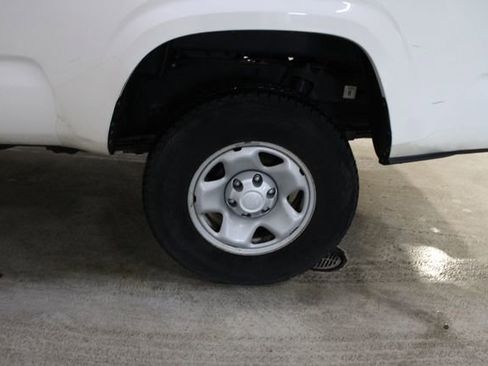 Used 2020 Toyota Tacoma SR AWD/4WD image 31