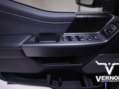 New 2026 Ford F250 Lariat w/ Black Appearance Package image 19