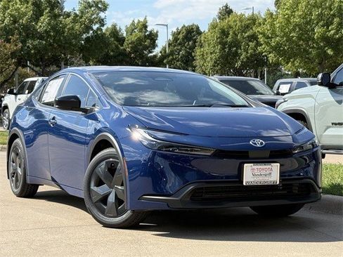 New 2026 Toyota Prius LE image 2