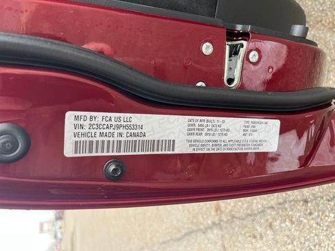 Used 2023 Chrysler 300 C image 31