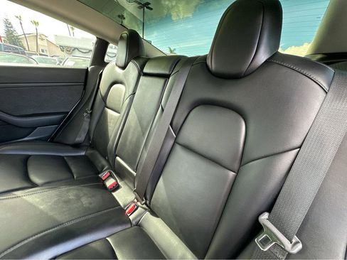 Used 2023 Tesla Model 3 Standard Range image 9