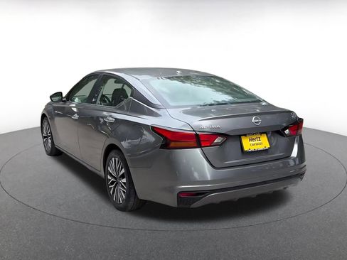 Used 2025 Nissan Altima 2.5 SV FWD image 11