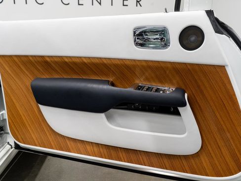 Used 2016 Rolls-Royce Dawn image 9