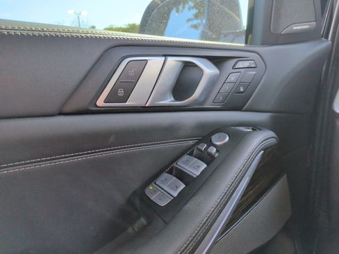 Used 2024 BMW X7 xDrive40i w/ M Sport Package AWD/4WD image 14