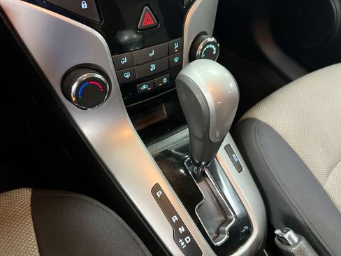 Used 2014 Chevrolet Cruze LS FWD image 16
