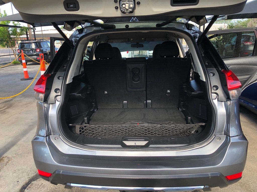 Used 2018 Nissan Rogue SV FWD image 12