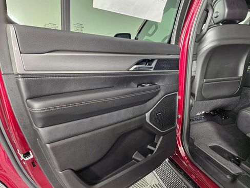 New 2026 Jeep Grand Wagoneer Limited AWD/4WD image 33