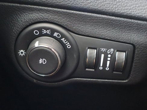 Used 2019 Jeep Compass Limited image 23