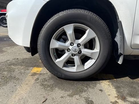 Used 2014 Toyota RAV4 EV image 25