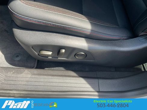 Used 2024 Chevrolet Equinox EV RS FWD image 27
