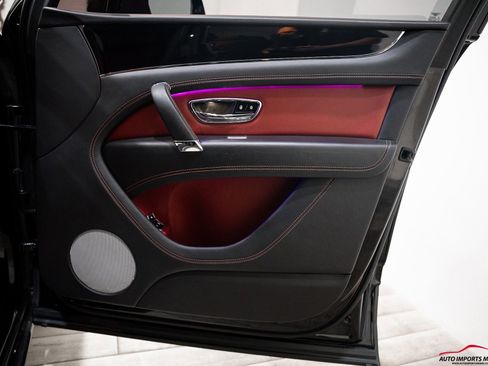 Used 2018 Bentley Bentayga image 49