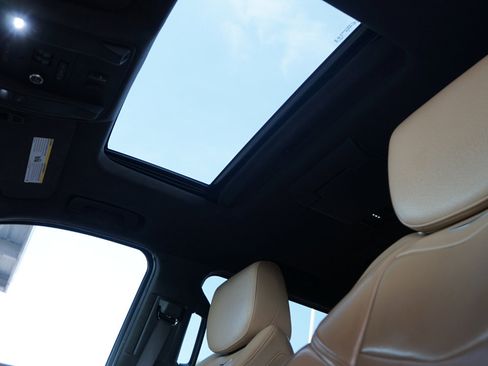 Used 2019 Cadillac Escalade Platinum image 22