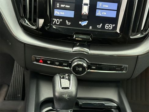 Used 2020 Volvo XC60 T6 Momentum image 24