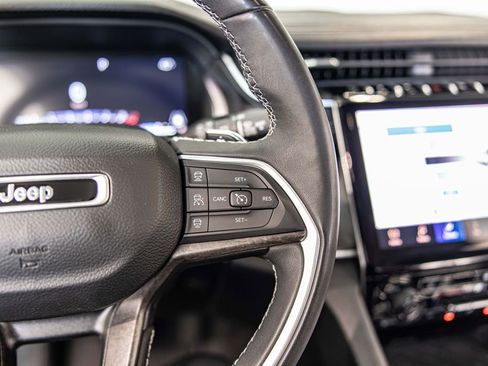 Used 2023 Jeep Grand Cherokee L Limited w/ Black Appearance Package image 27