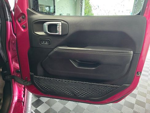 Used 2022 Jeep Wrangler Unlimited Sahara image 42