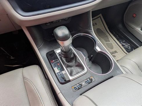 Used 2019 Toyota Highlander Limited image 20
