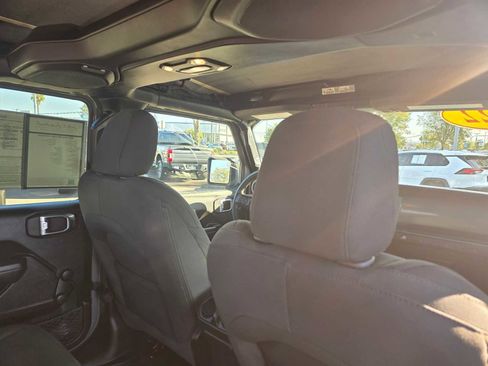 Used 2022 Jeep Wrangler Unlimited Sport image 15