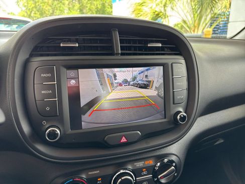Used 2025 Kia Soul LX w/ LX Technology Package FWD image 24