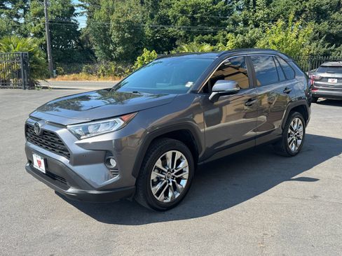 Used 2019 Toyota RAV4 XLE Premium w/ Advanced Technology Package AWD/4WD image 3