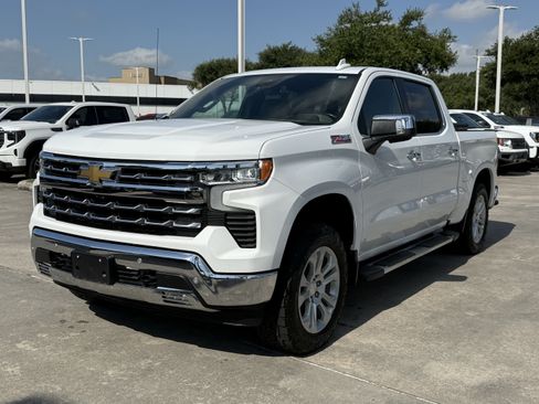 Used 2022 Chevrolet Silverado 1500 LTZ AWD/4WD image 9