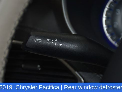 Used 2019 Chrysler Pacifica Limited image 10