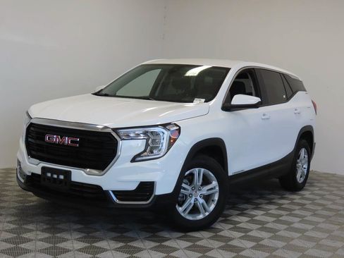 Used 2024 GMC Terrain SLE AWD/4WD image 1