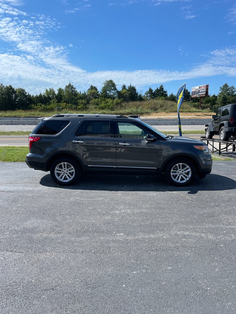 Used 2015 Ford Explorer XLT w/ Equipment Group 202B FWD image 6