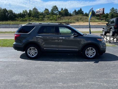 Used 2015 Ford Explorer XLT w/ Equipment Group 202B FWD image 6