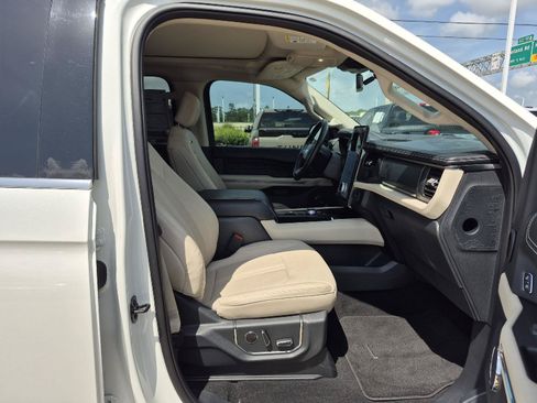 Certified 2024 Ford Expedition Platinum RWD image 9