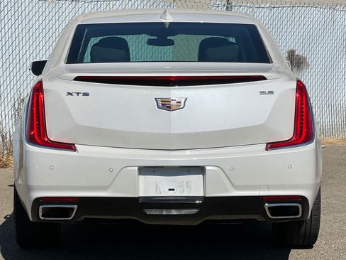 Used 2018 Cadillac XTS Luxury FWD image 4