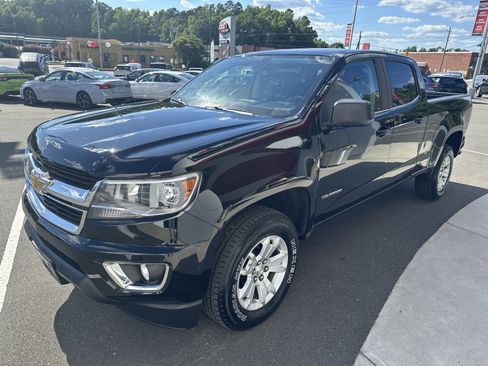 Used 2017 Chevrolet Colorado LT w/ LT Convenience Package RWD image 4