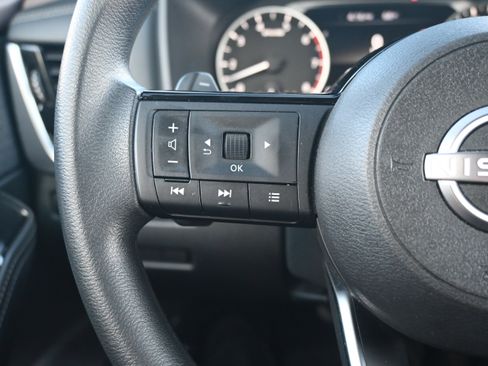 Used 2023 Nissan Rogue SV image 30