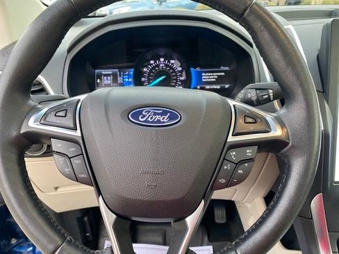 Used 2022 Ford Edge Titanium image 8