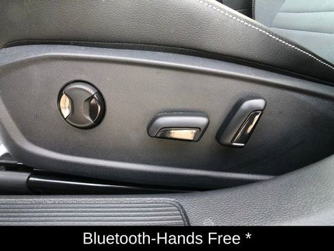 Used 2025 Volkswagen Jetta SE image 12