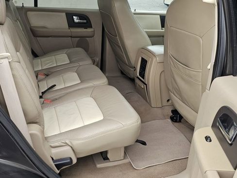 Used 2005 Ford Expedition XLT image 24