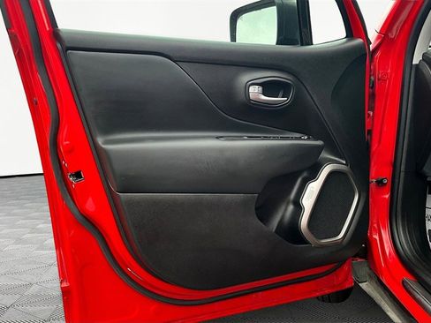 Used 2022 Jeep Renegade Latitude image 22