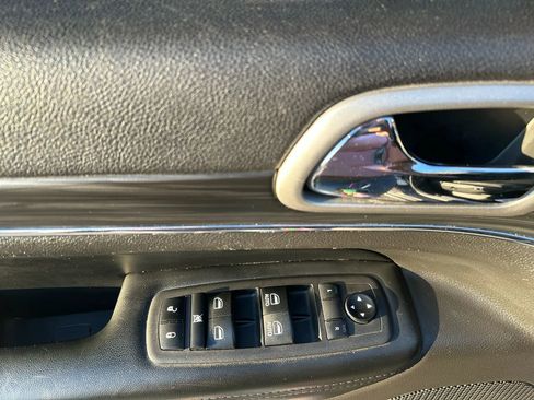 Used 2019 Jeep Grand Cherokee Limited w/ Luxury Group II image 6