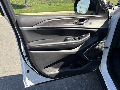 Used 2022 Jeep Grand Cherokee L Limited image 14