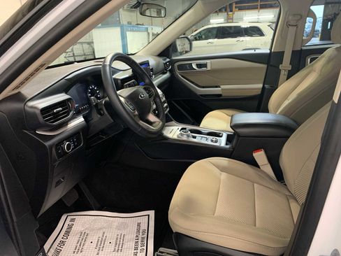 Used 2023 Ford Explorer XLT image 8