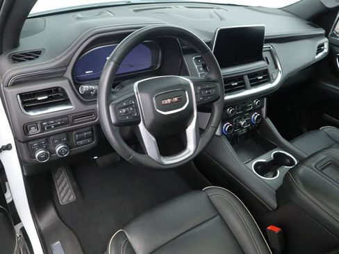 Used 2023 GMC Yukon XL SLT w/ SLT Luxury Package image 9