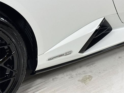Used 2022 Lamborghini Huracan EVO RWD image 37