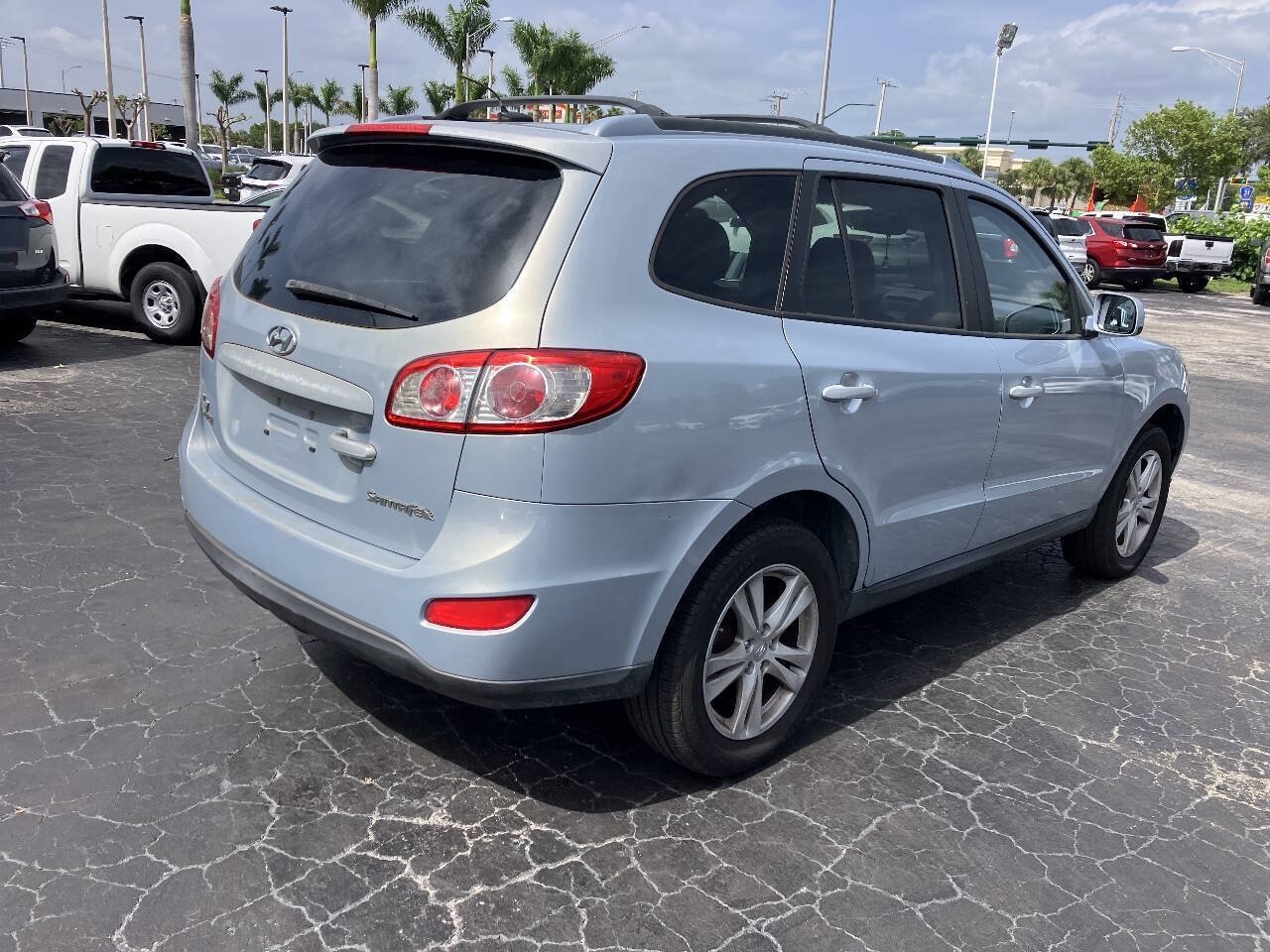 Used 2010 Hyundai Santa Fe SE FWD image 3