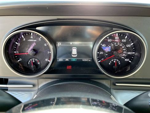 Used 2024 Kia Carnival LX FWD image 13
