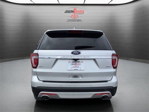 Used 2016 Ford Explorer XLT image 8