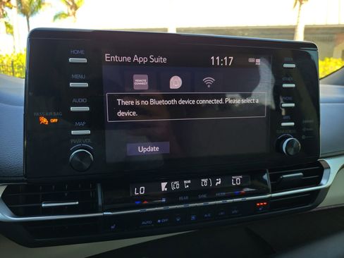 Used 2021 Toyota Sienna XLE image 24