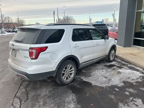 Used 2016 Ford Explorer XLT w/ Equipment Group 202A image 5
