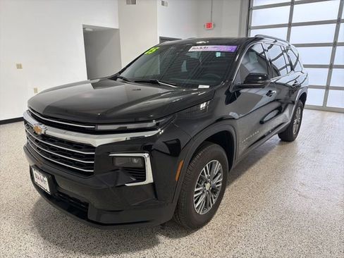 Used 2025 Chevrolet Traverse LT w/ Driver Confidence Package image 7