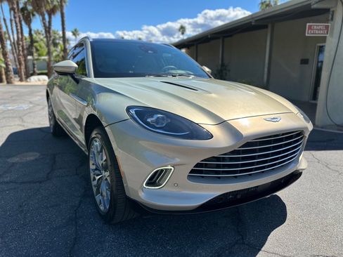 Used 2021 Aston Martin DBX image 11