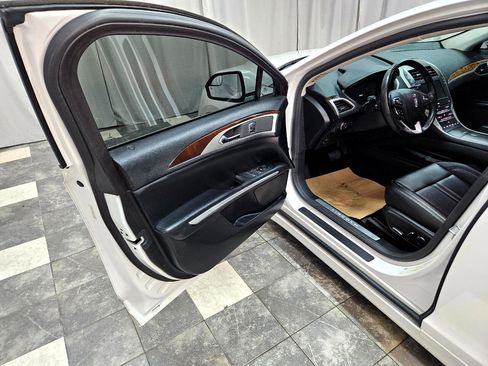 Used 2016 Lincoln MKZ image 11